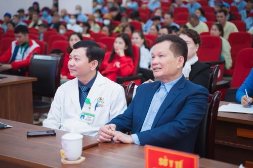 b&aacute;c T&ugrave;ng 8.png